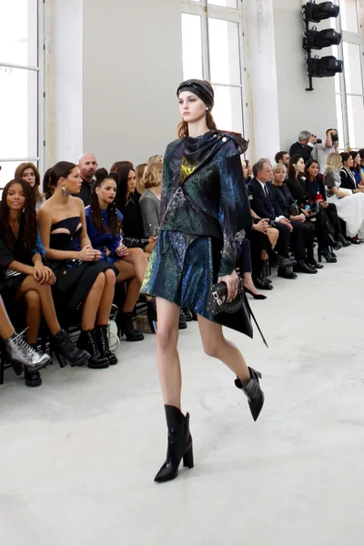 Look 17